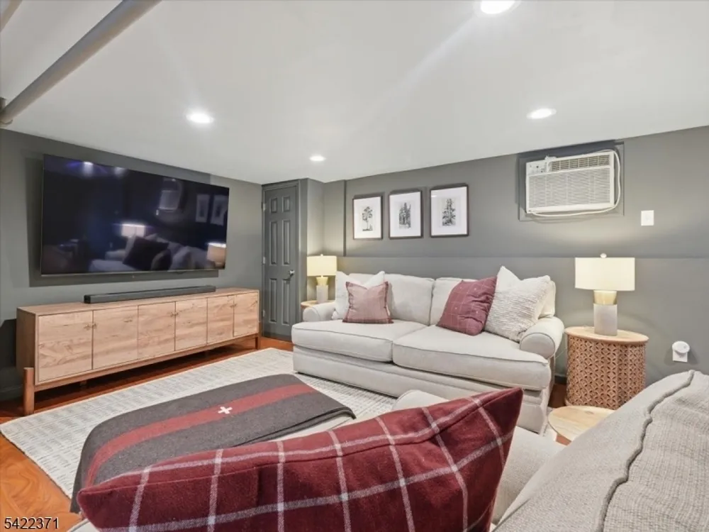 14 Evergreen Ave, Bloomfield, NJ 07003