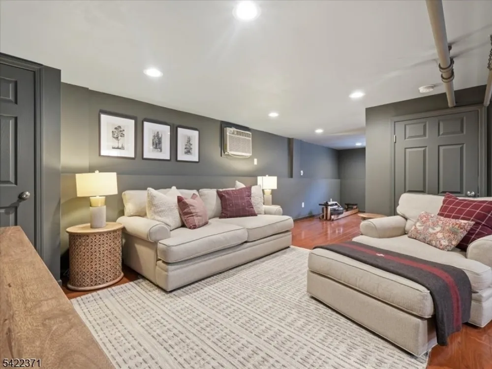 14 Evergreen Ave, Bloomfield, NJ 07003