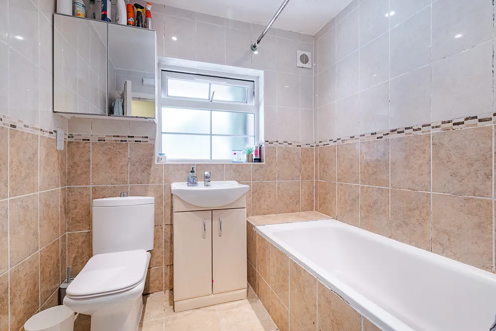 Wilmer Crescent, Kingston Upon Thames, KT2 photo 9