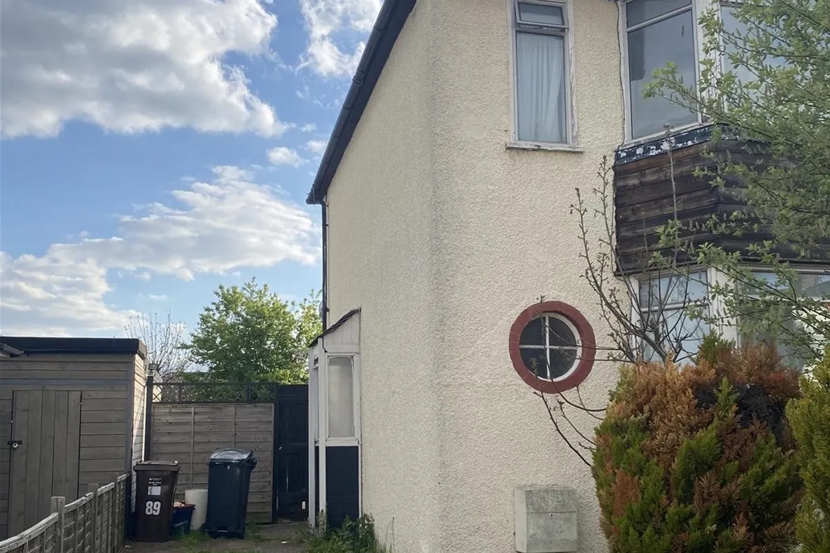 Hanover Avenue, Feltham