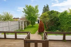 Hanover Avenue, Feltham