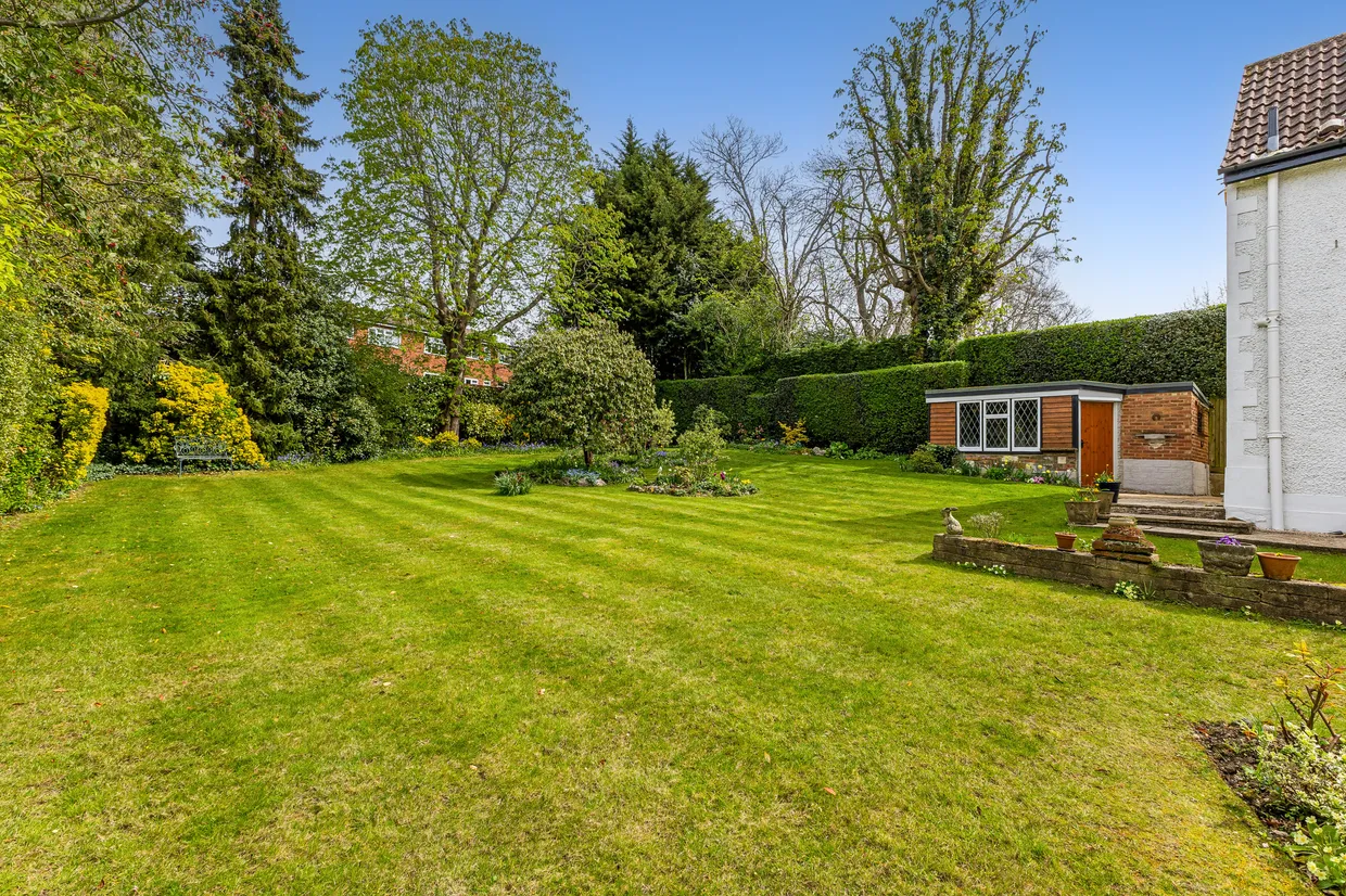 California Lane, Bushey Heath, WD23 photo 2