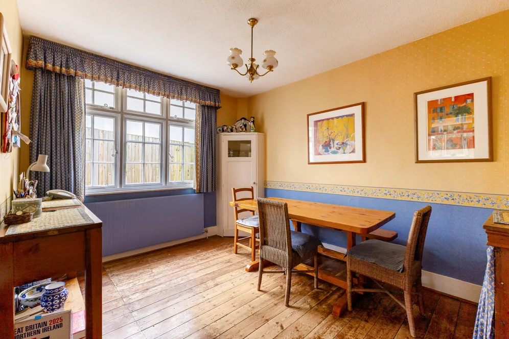 California Lane, Bushey Heath, WD23 photo 10