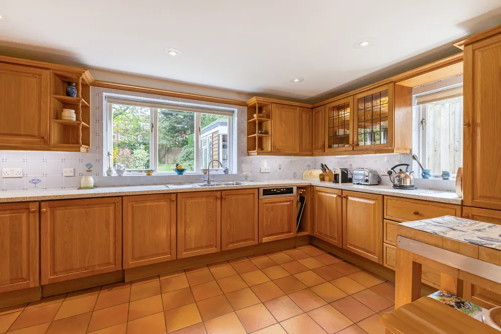California Lane, Bushey Heath, WD23 photo 12