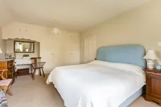 California Lane, Bushey Heath, WD23 photo 15