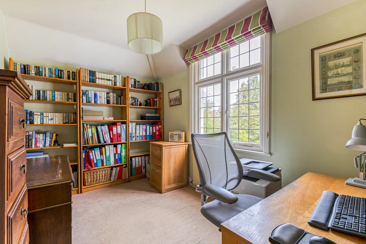 California Lane, Bushey Heath, WD23 photo 20