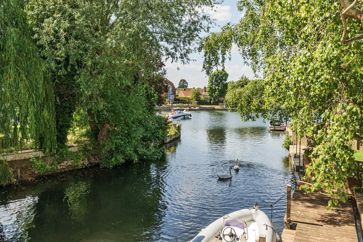 Riverside, Staines-Upon-Thames, TW19 photo 2