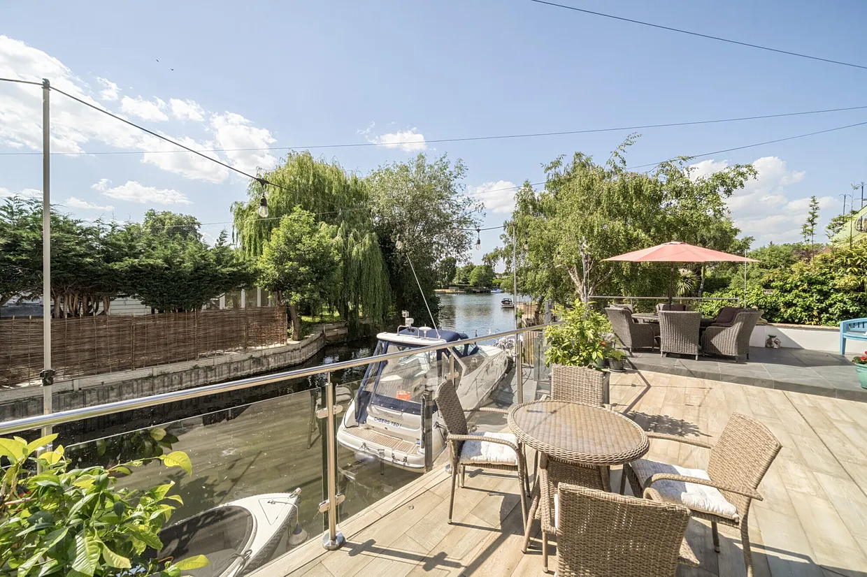 Riverside, Staines-Upon-Thames, TW19 photo 3