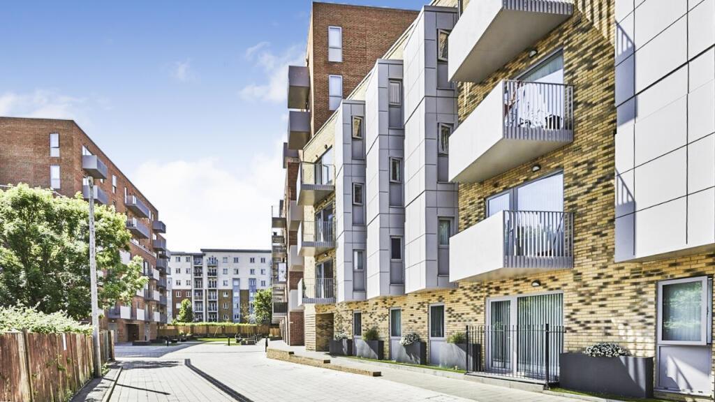Petersfield Avenue, Slough Image 2