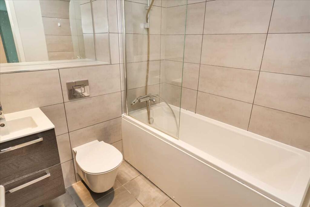 Petersfield Avenue, Slough Image 7