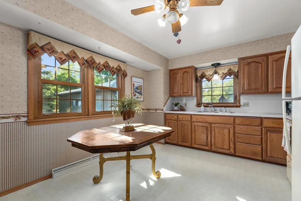 617 Marcella Ave, Combined Locks, WI 54113