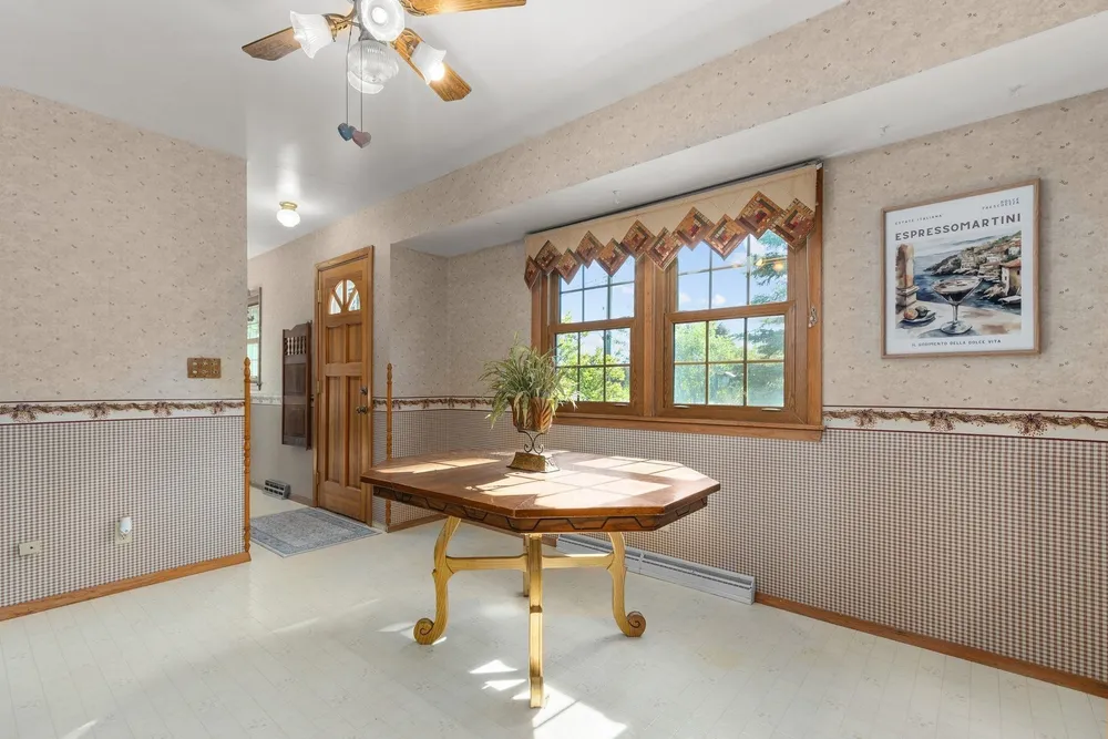 617 Marcella Ave, Combined Locks, WI 54113