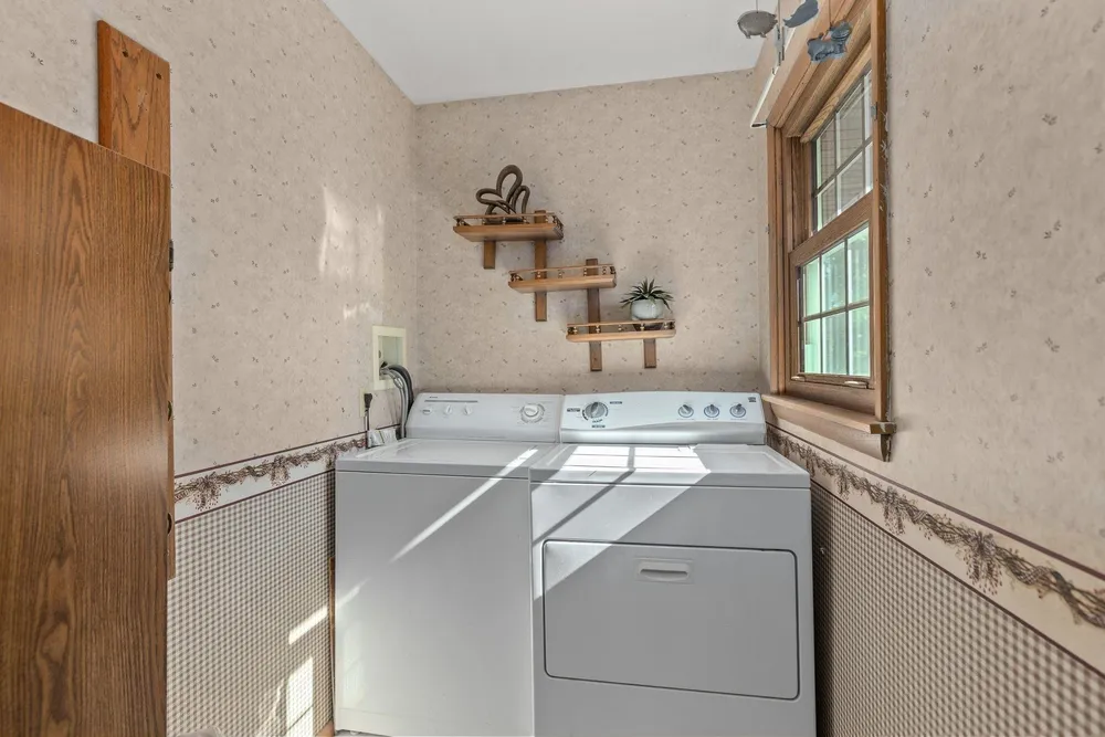 617 Marcella Ave, Combined Locks, WI 54113
