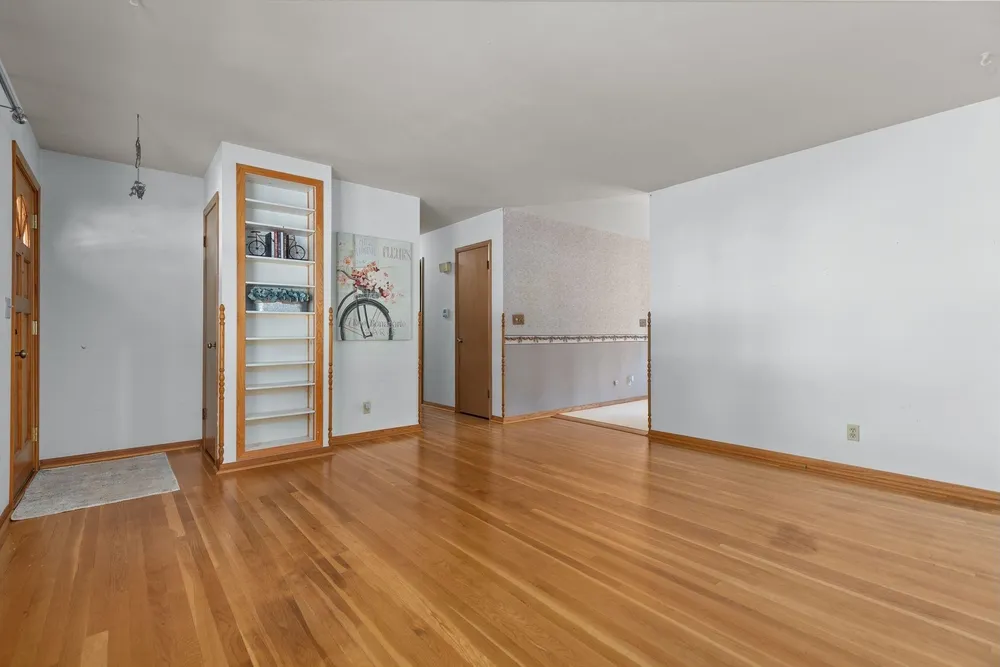 617 Marcella Ave, Combined Locks, WI 54113
