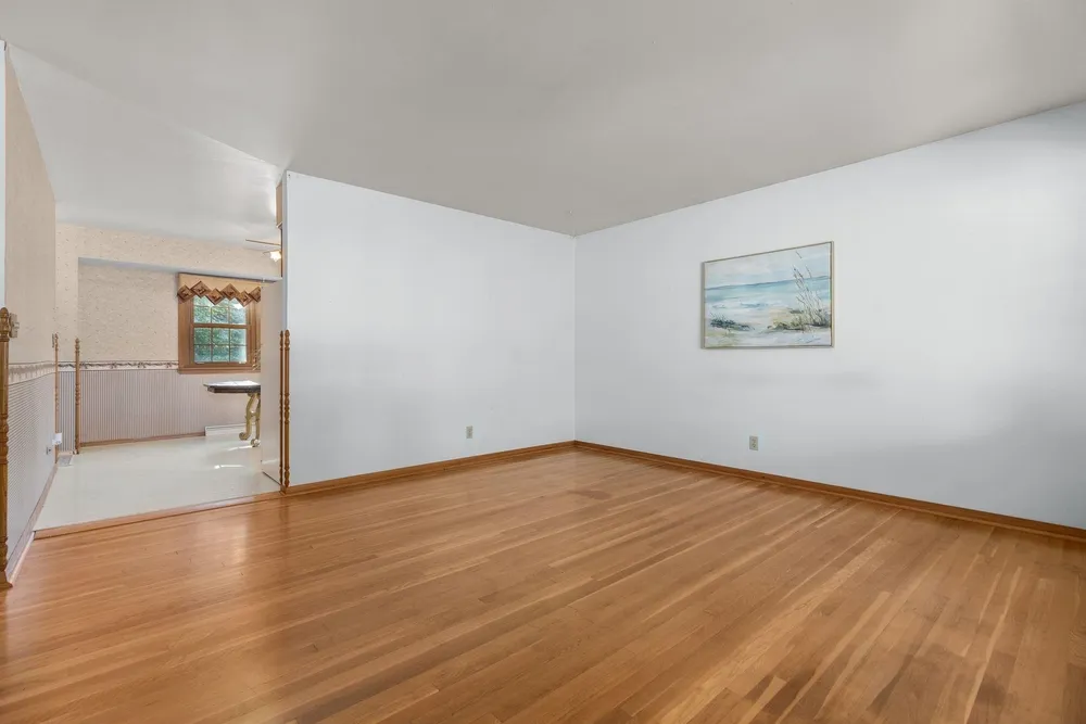 617 Marcella Ave, Combined Locks, WI 54113