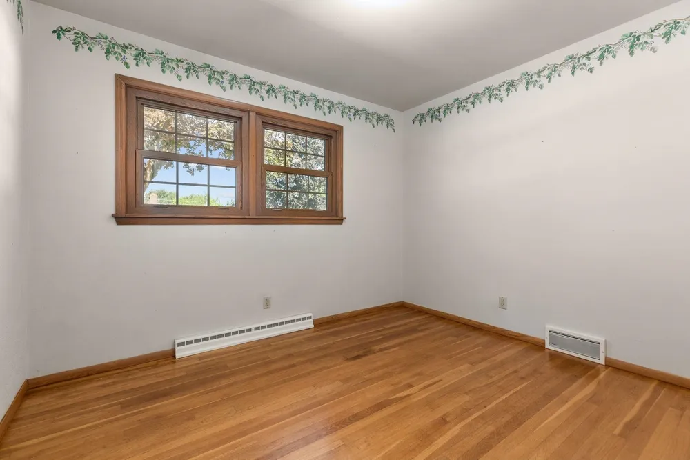 617 Marcella Ave, Combined Locks, WI 54113
