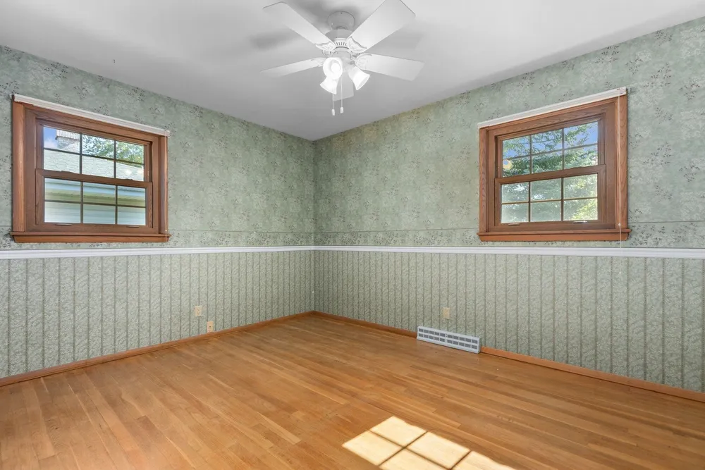 617 Marcella Ave, Combined Locks, WI 54113