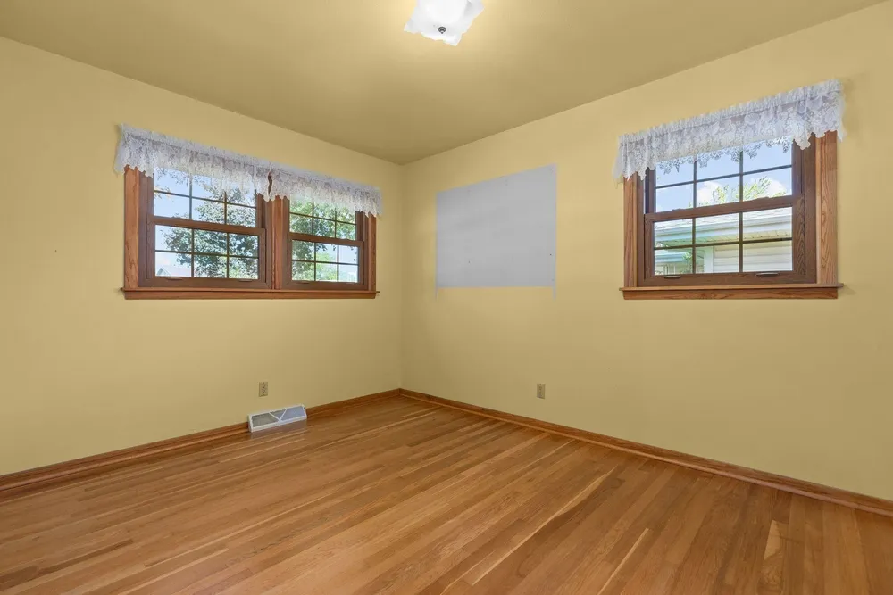 617 Marcella Ave, Combined Locks, WI 54113