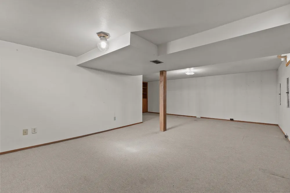 617 Marcella Ave, Combined Locks, WI 54113