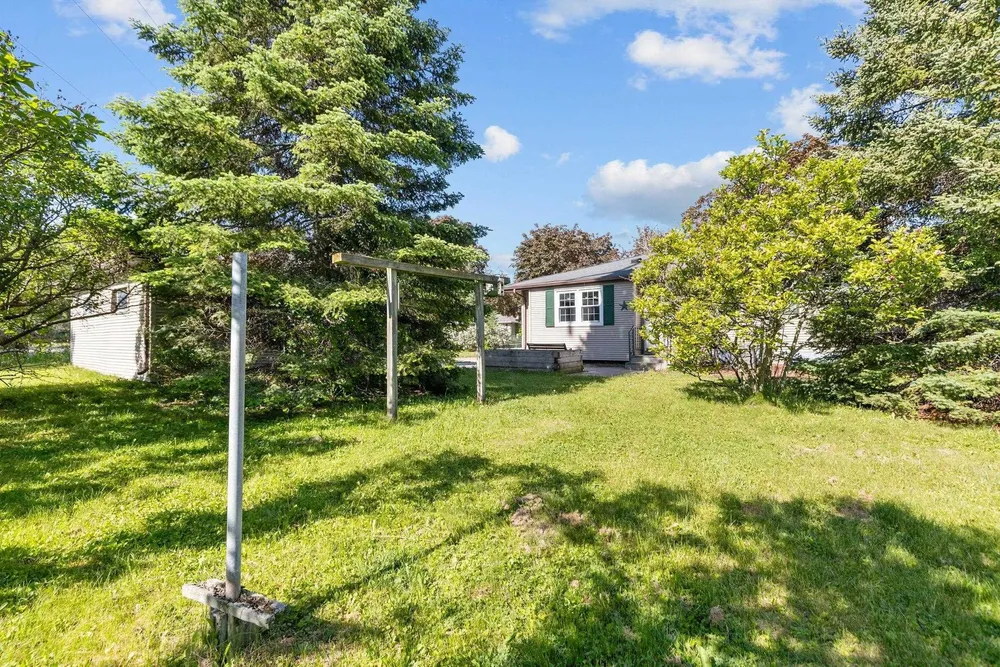 617 Marcella Ave, Combined Locks, WI 54113