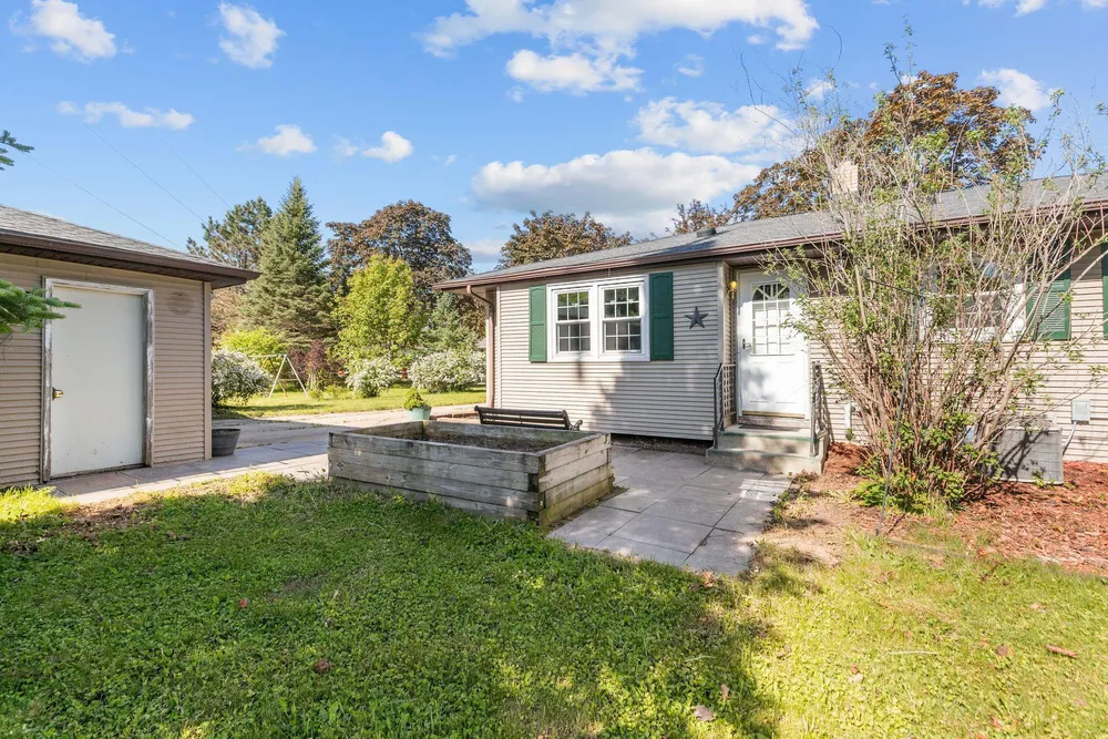 617 Marcella Ave, Combined Locks, WI 54113