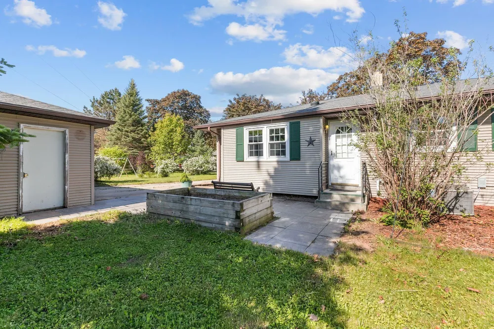 617 Marcella Ave, Combined Locks, WI 54113