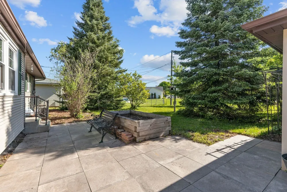 617 Marcella Ave, Combined Locks, WI 54113