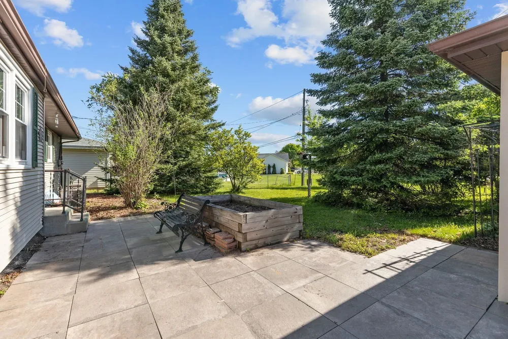 617 Marcella Ave, Combined Locks, WI 54113