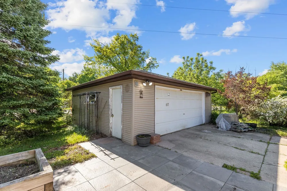 617 Marcella Ave, Combined Locks, WI 54113