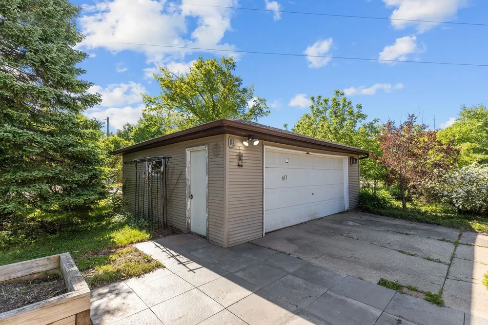 617 Marcella Ave, Combined Locks, WI 54113