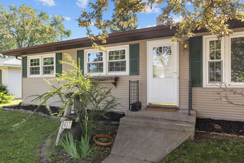 617 Marcella Ave, Combined Locks, WI 54113
