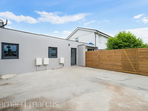 Barnlea Close, Hanworthphoto