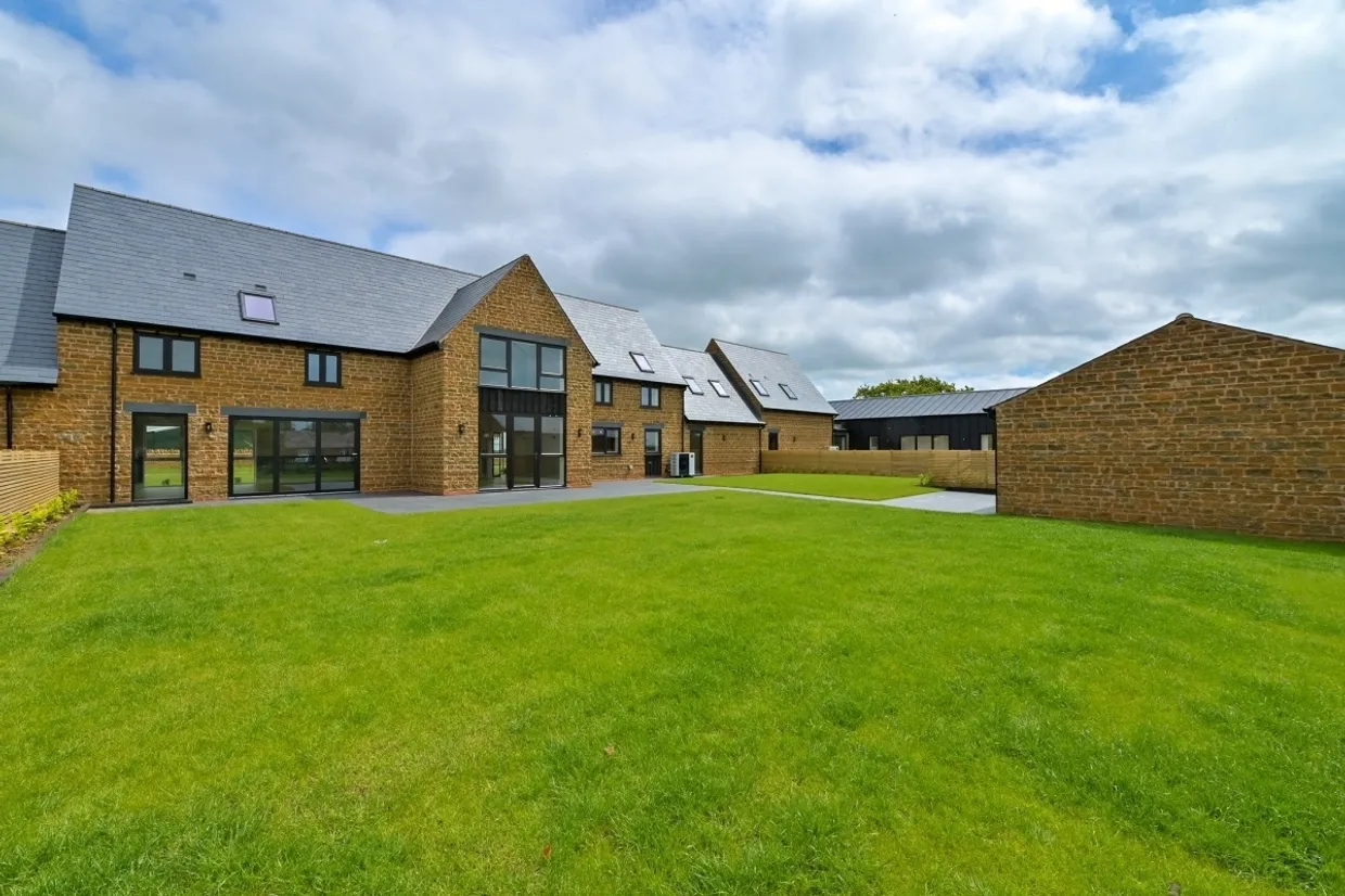 Alkerton, OX15 photo 1