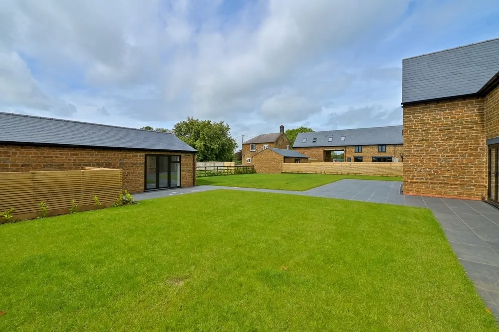 Alkerton, OX15 photo 3