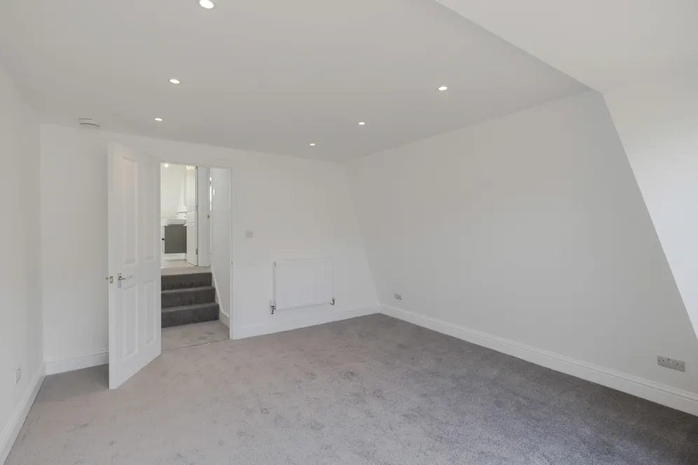 Lynn Road London SW12 photo 6