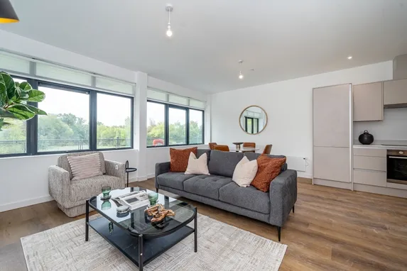 1 Lakeside Close Staines-upon-thames TW18