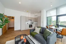 1 Lakeside Close Staines-upon-thames TW18 photo 1