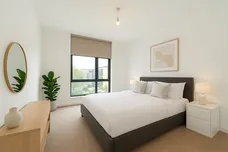 1 Lakeside Close London TW18 photo 2