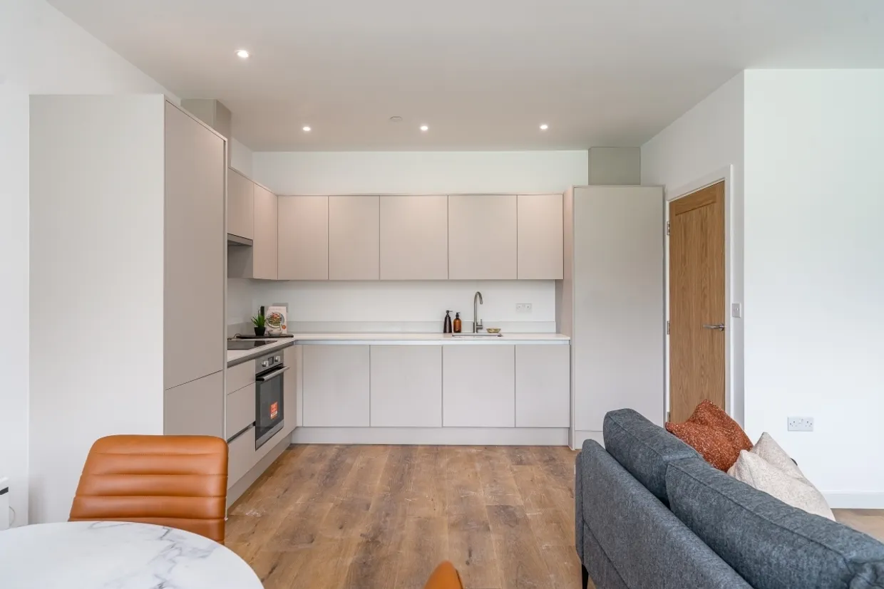 1 Lakeside Close Staines-upon-thames TW18 photo 4
