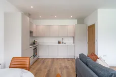 1 Lakeside Close Staines-upon-thames TW18 photo 4