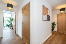 1 Lakeside Close Staines-upon-thames TW18 photo 4