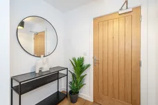 1 Lakeside Close Staines-upon-thames TW18 photo 5
