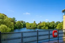1 Lakeside Close Staines Upon Thames TW18 photo 6