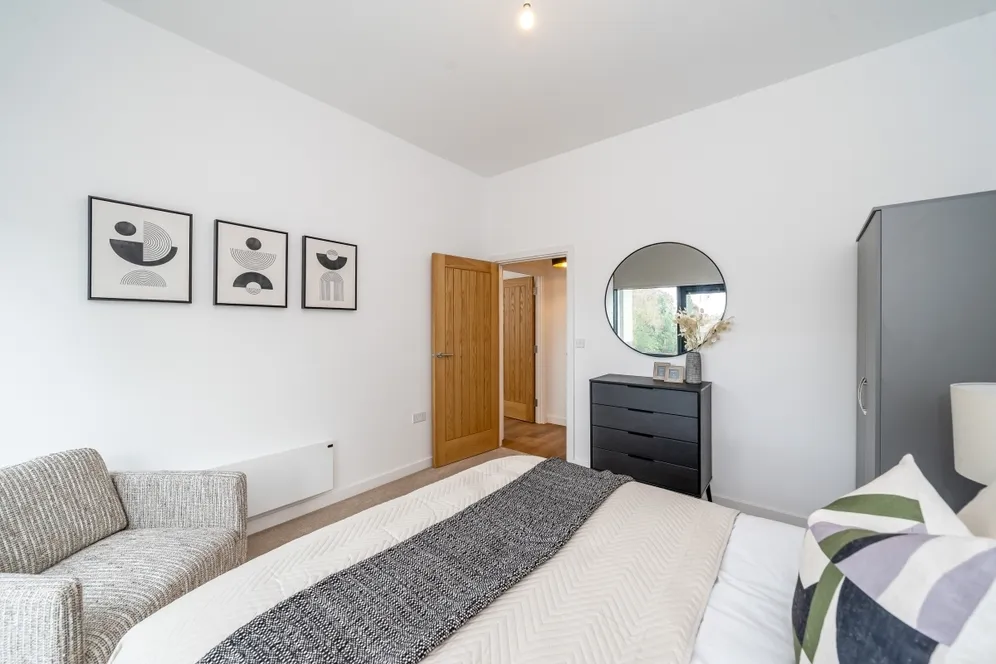 1 Lakeside Close Staines-upon-thames TW18 photo 6