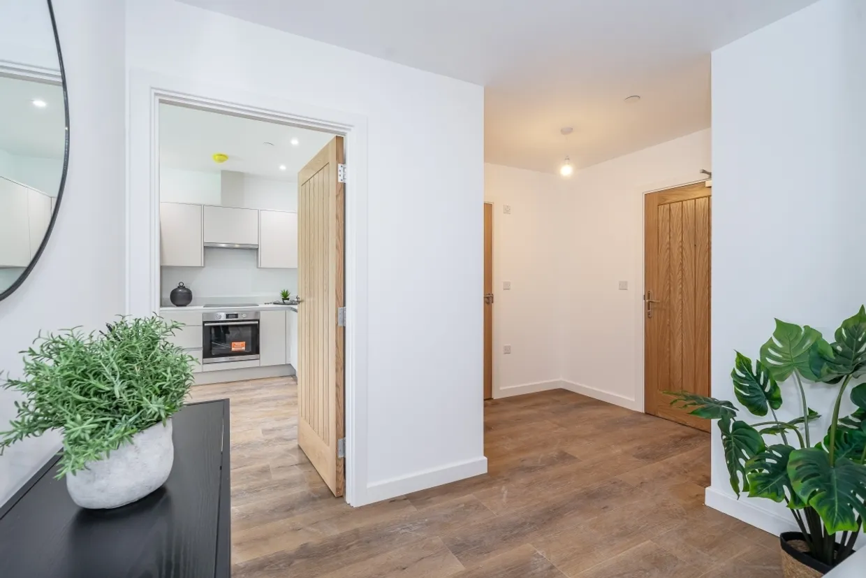 1 Lakeside Close Staines-upon-thames TW18 photo 7