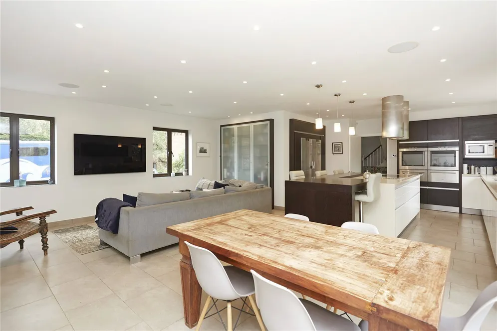 Woodcote End, Epsom, KT18 photo 2