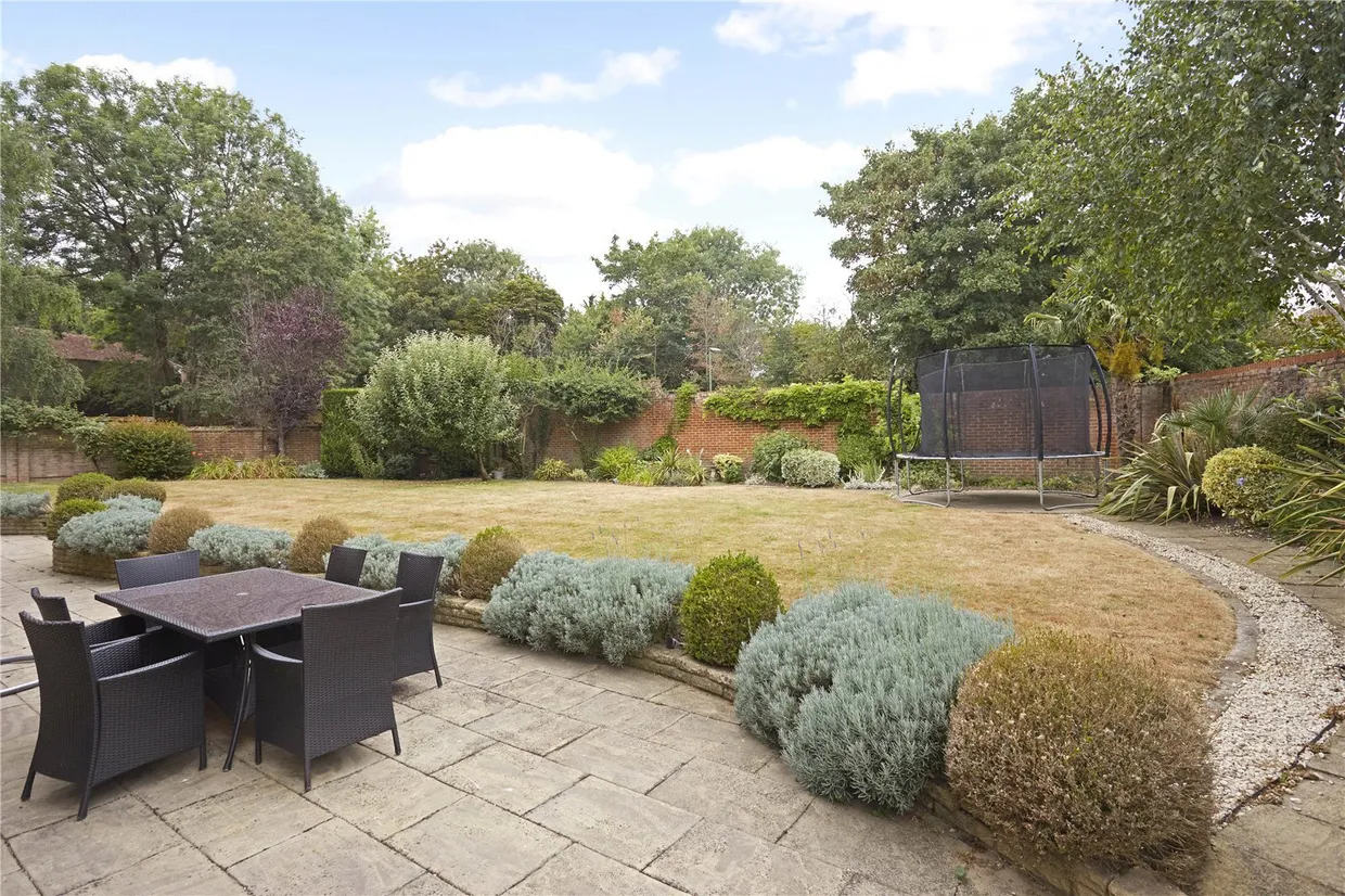 Woodcote End, Epsom, KT18 photo 3