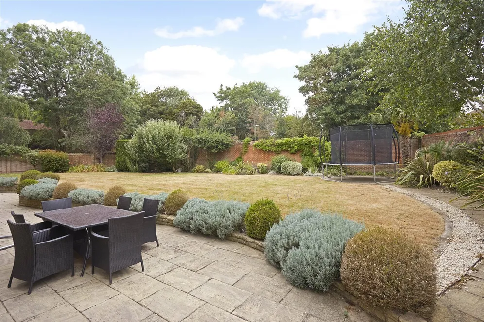 Woodcote End, Epsom, KT18 photo 3