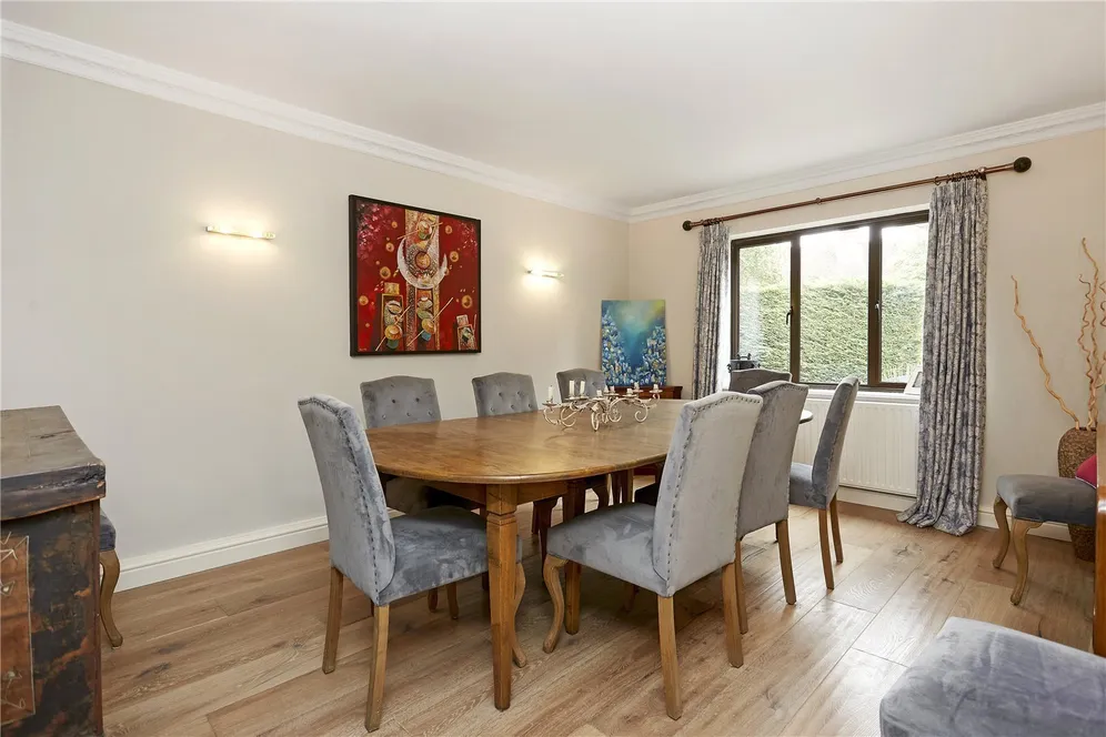 Woodcote End, Epsom, KT18 photo 5