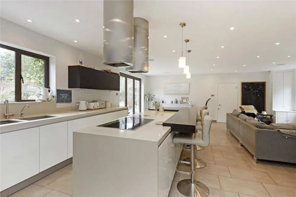 Woodcote End, Epsom, KT18 photo 6